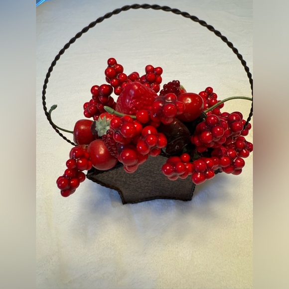 Vintage Holiday Berry Baskets Set Of 2 - Picture 3 of 7